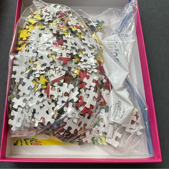 FRIDA KAHLO 500 piece colorful jigsaw puzzle - Picture 6 of 7